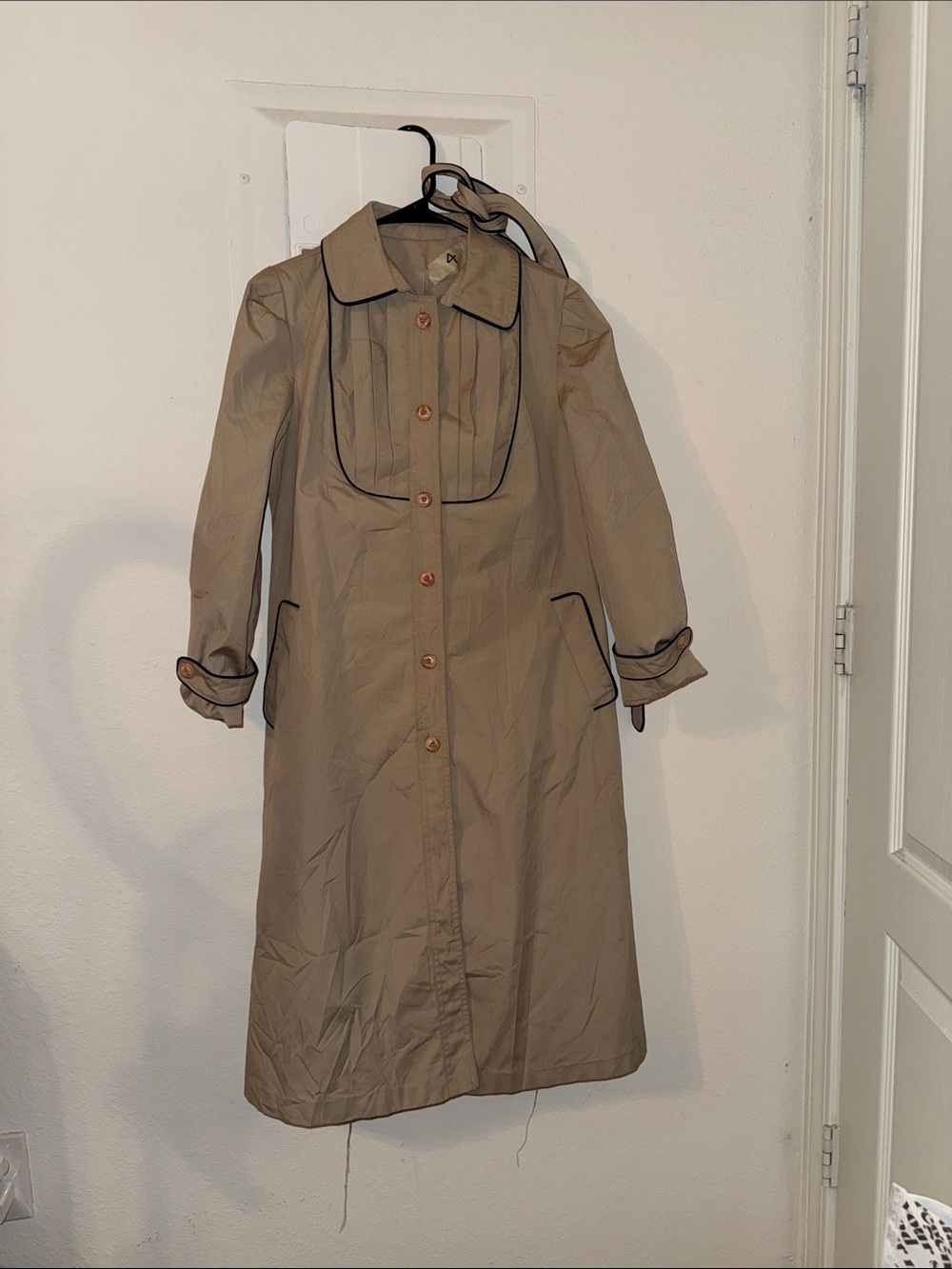 1989s Classic Tan Trench Coat with Contrast Blue Piping